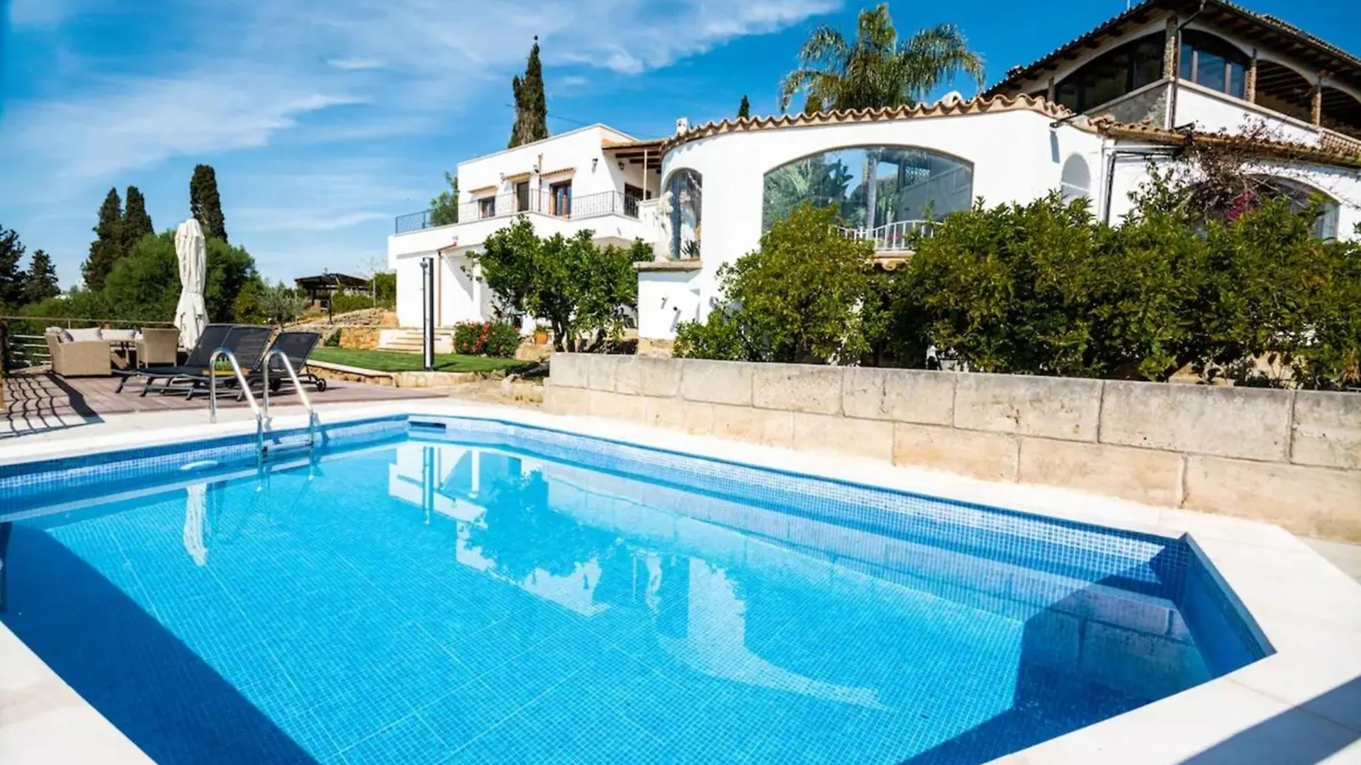 בוחר Villa Ines
